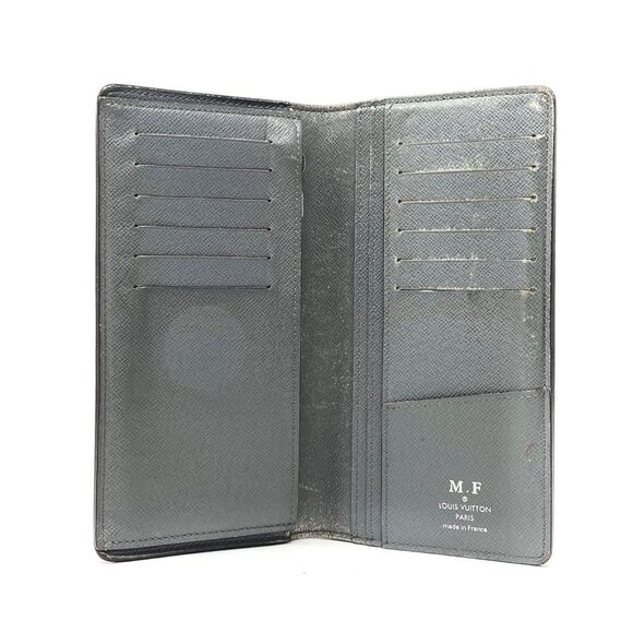 Louis Vuitton Taiga Brazza Wallet - Picture 4 of 9